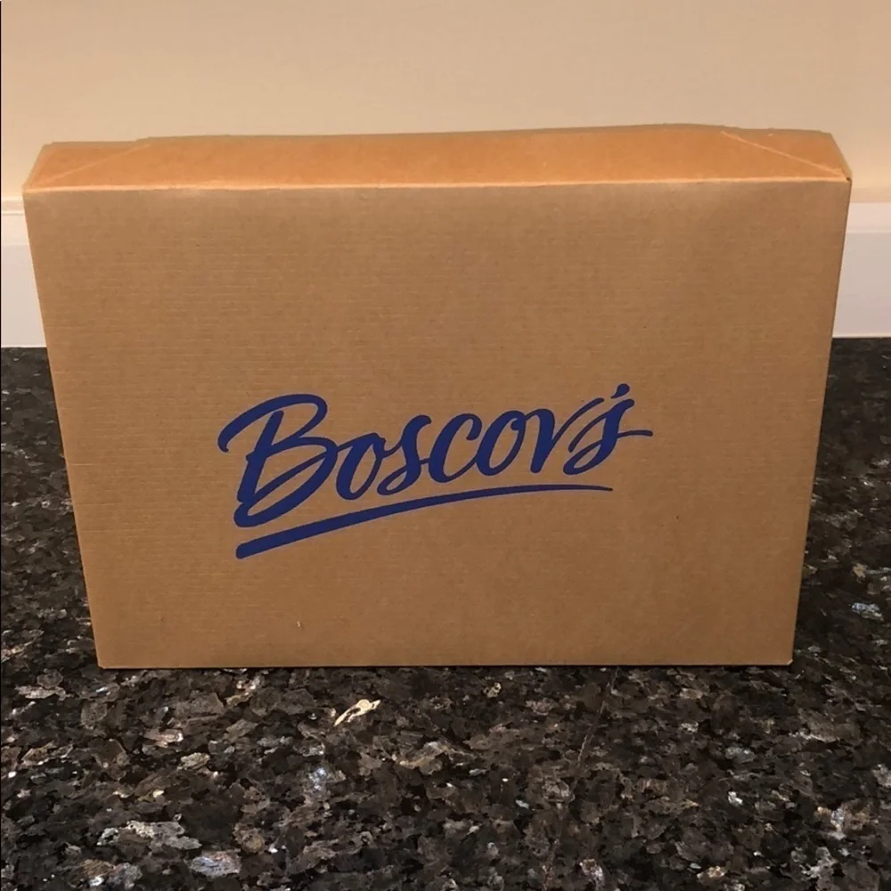New Boscov’s Medium Sized Gift Box